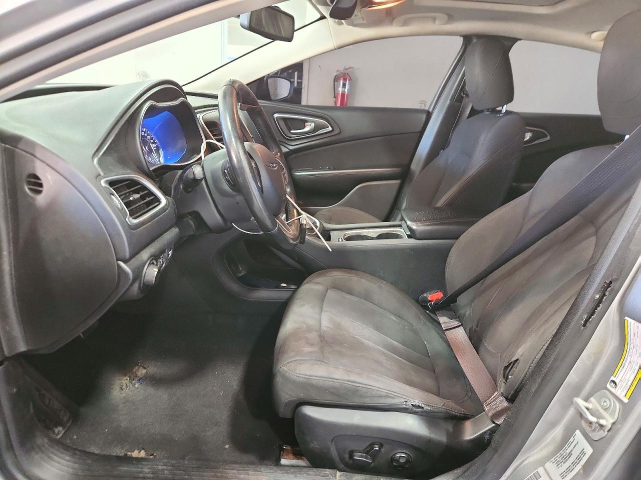 2015 Chrysler 200 Limited - Image 7