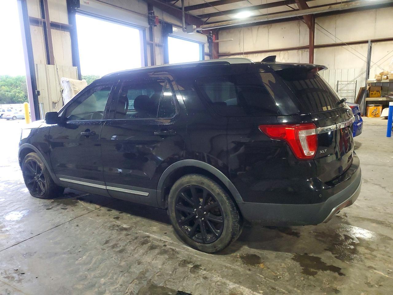 2016 Ford Explorer Xlt - Фото 2