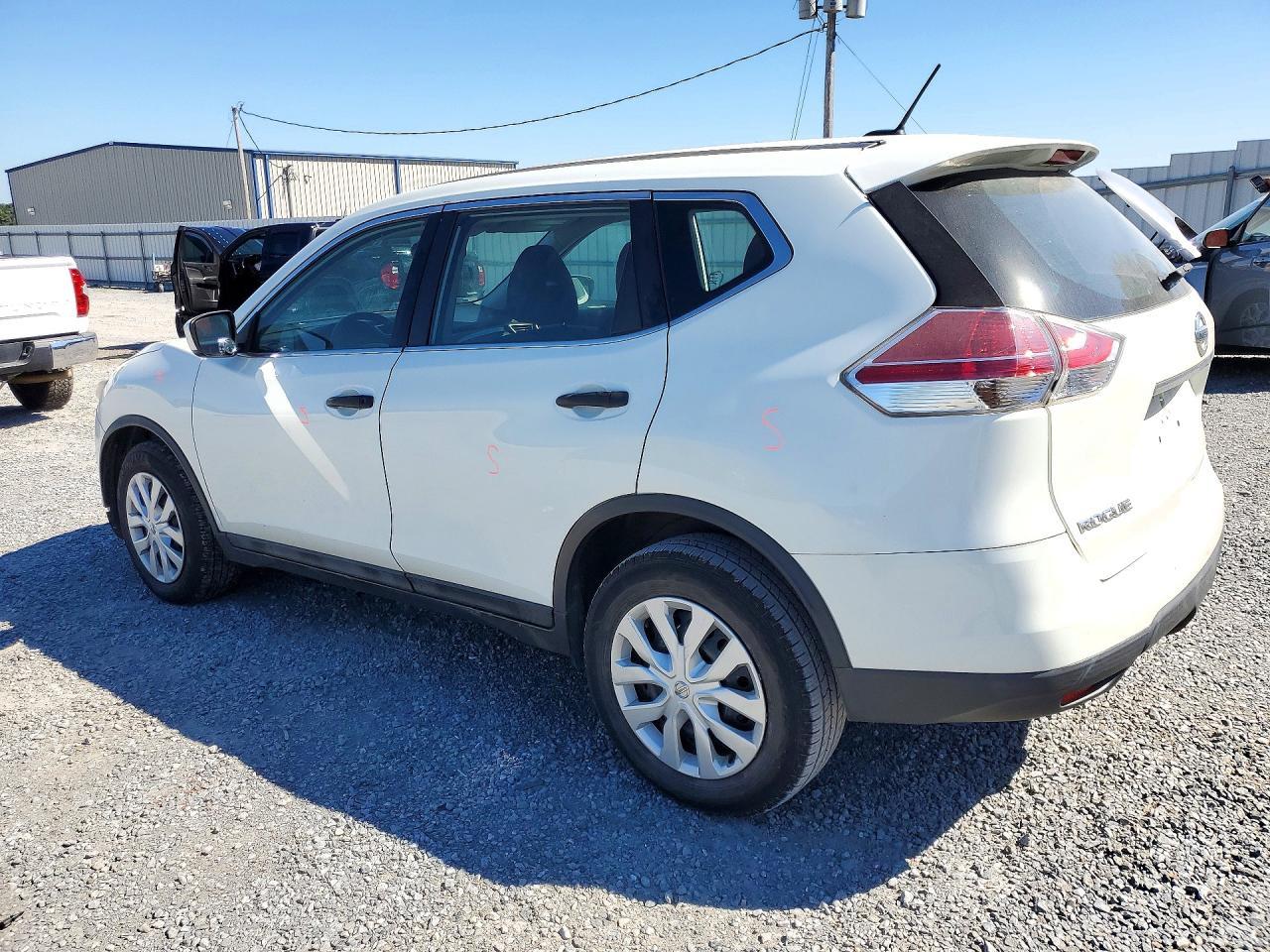 2016 Nissan Rogue S - Фото 2