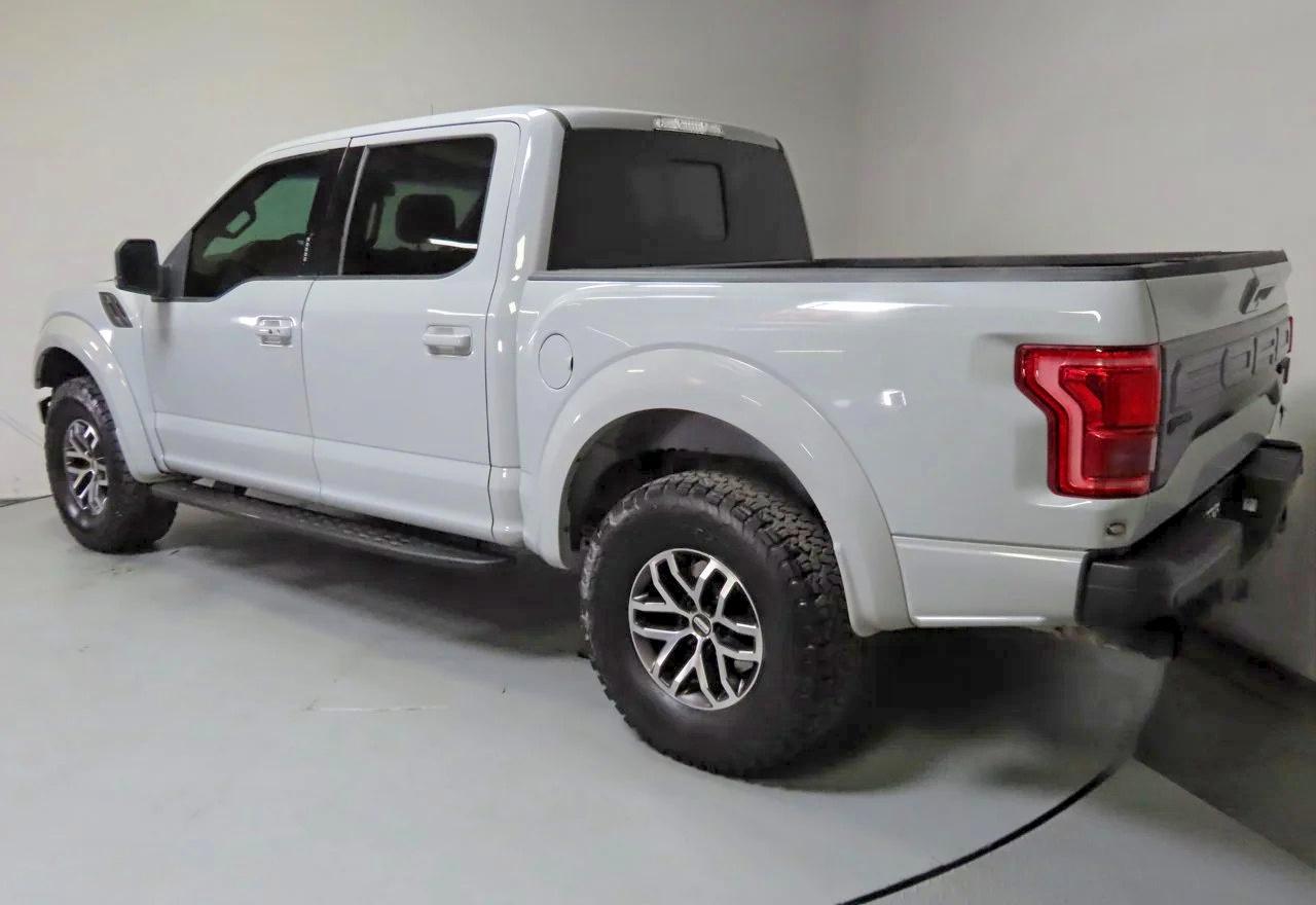 2017 Ford F150 Raptor - Фото 4