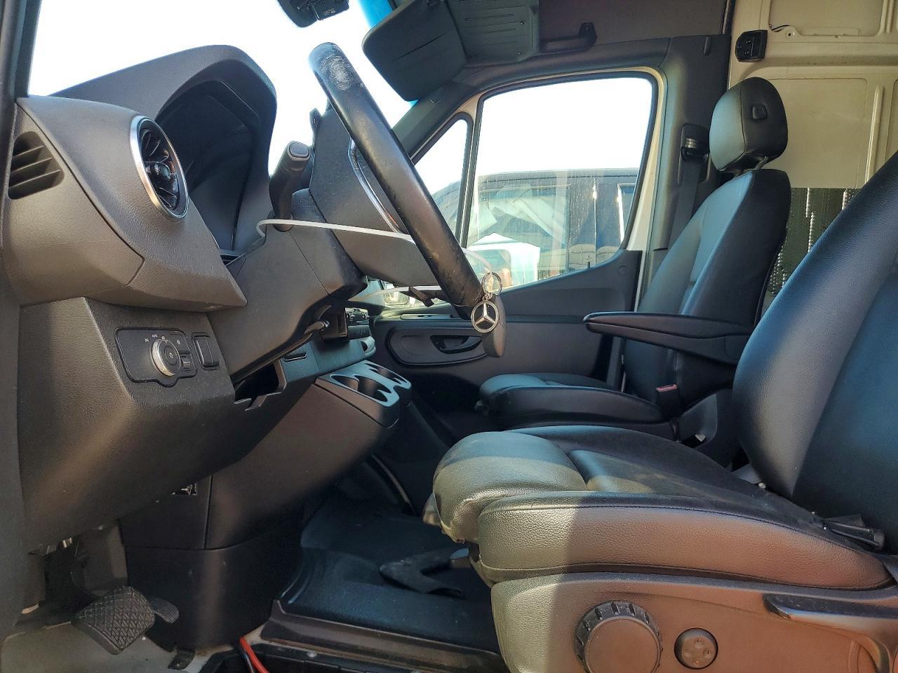 2023 Mercedes-Benz Sprinter 2500 Delivery Van - Image 7