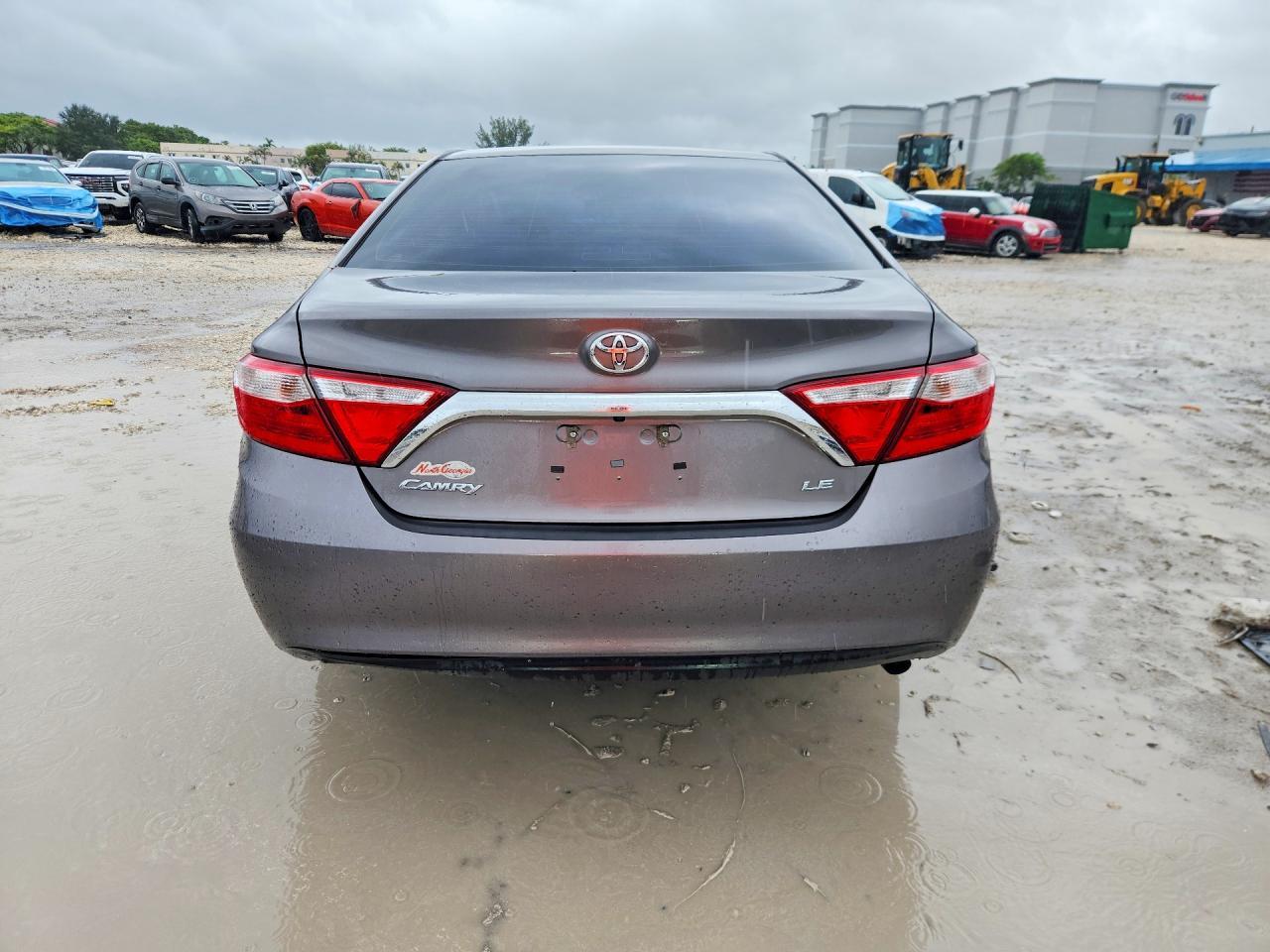 2017 Toyota Camry Le - Фото 6