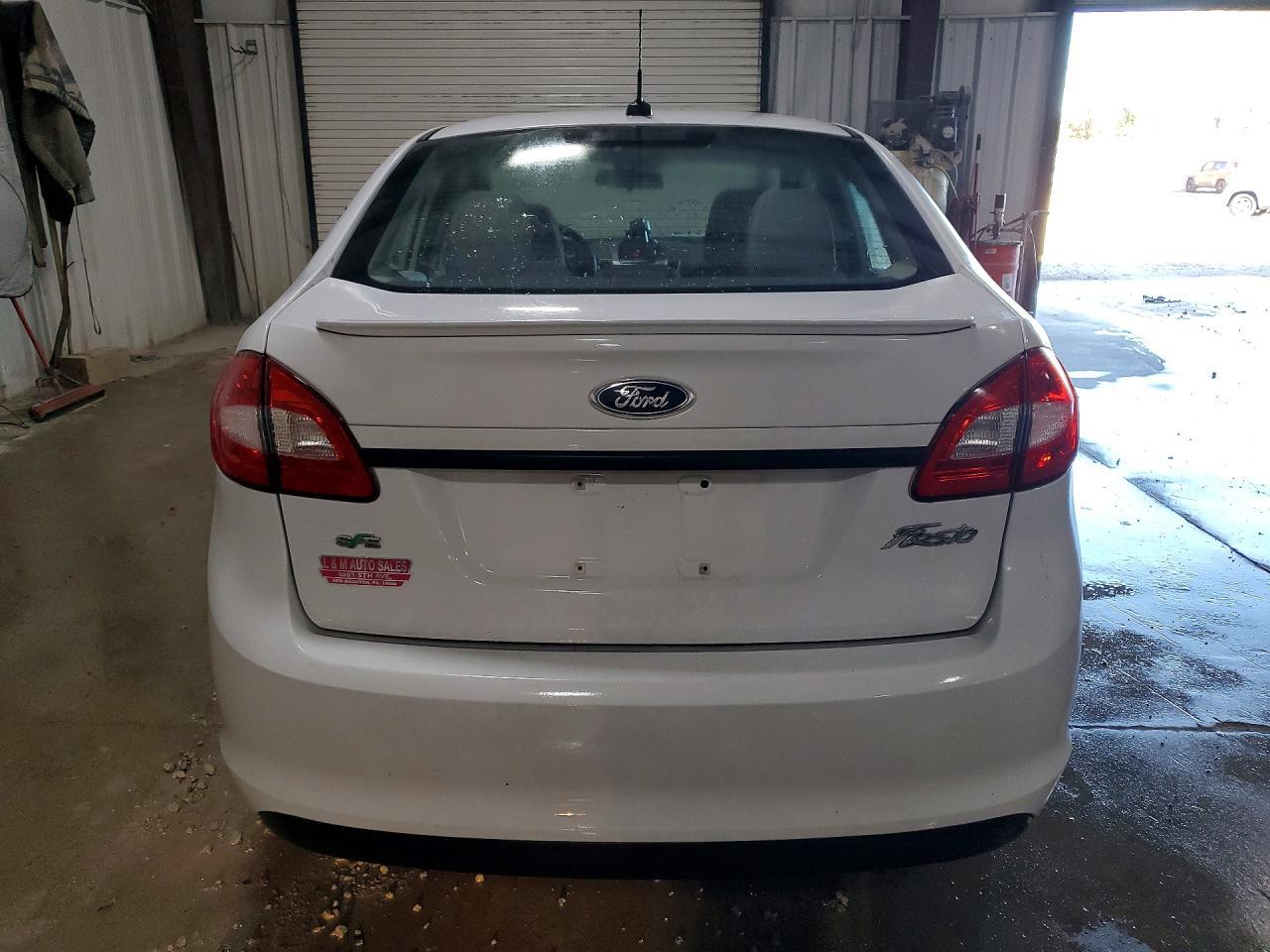 2013 Ford Fiesta Se - Фото 6