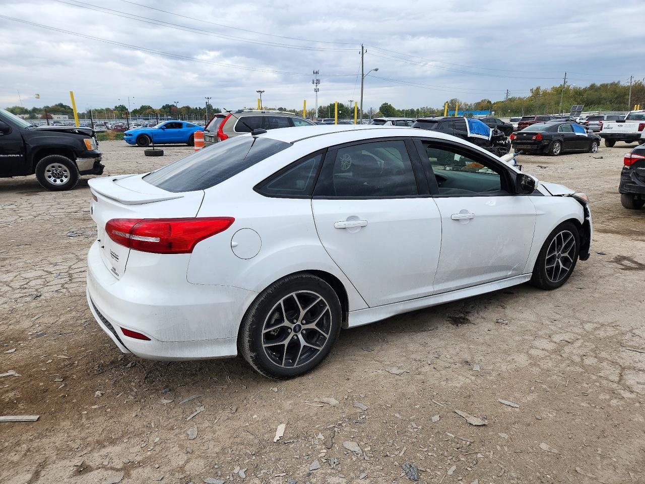 2016 Ford Focus Se - Фото 3