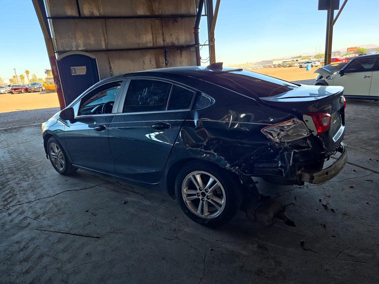 2017 Chevrolet Cruze Lt - Image 2