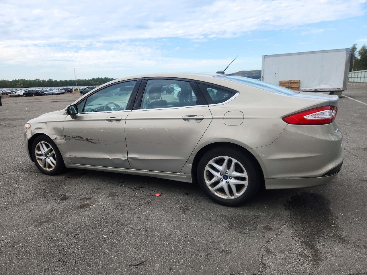 2015 Ford Fusion Se - Фото 2
