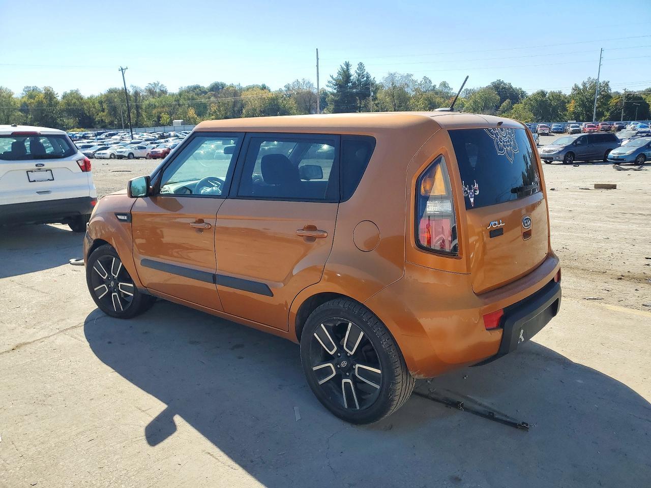 2011 Kia Soul + - Image 2