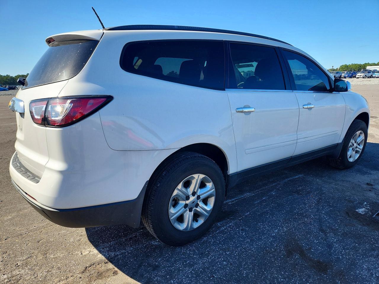 2017 Chevrolet Traverse Ls - Image 3