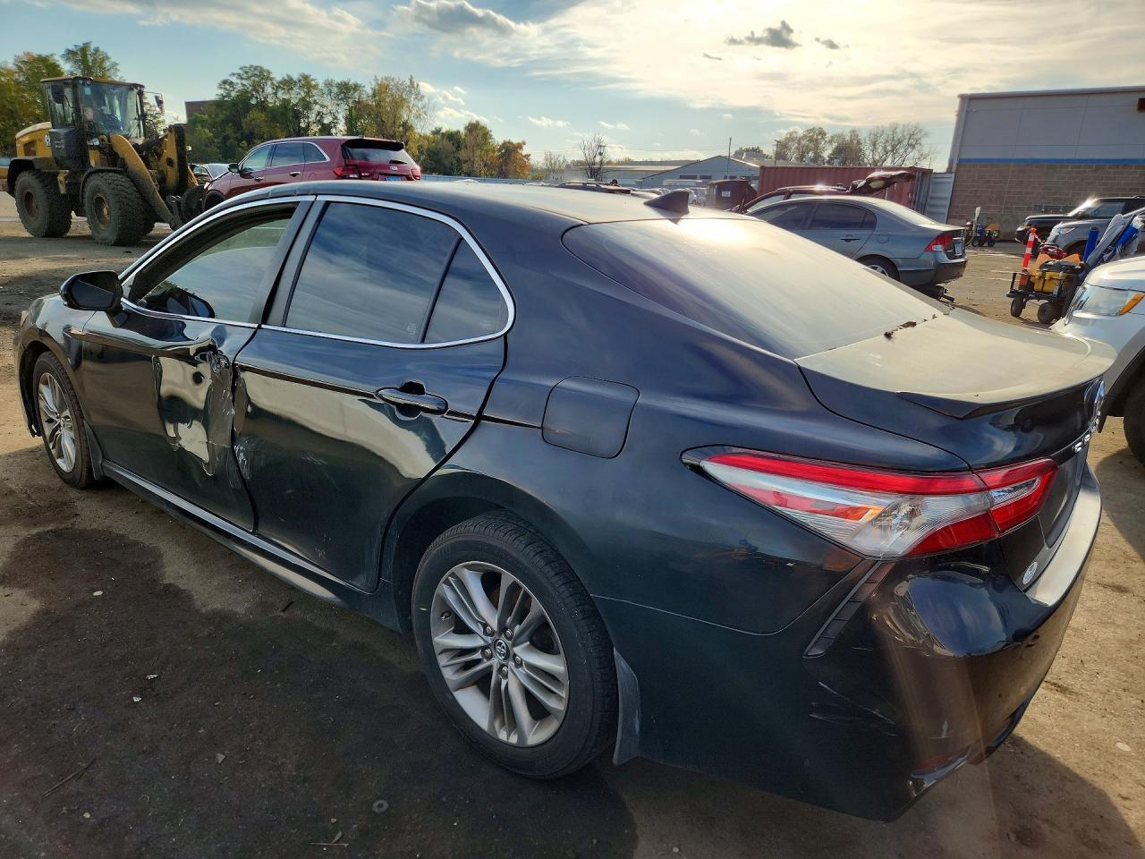 2019 Toyota Camry Se - Фото 2