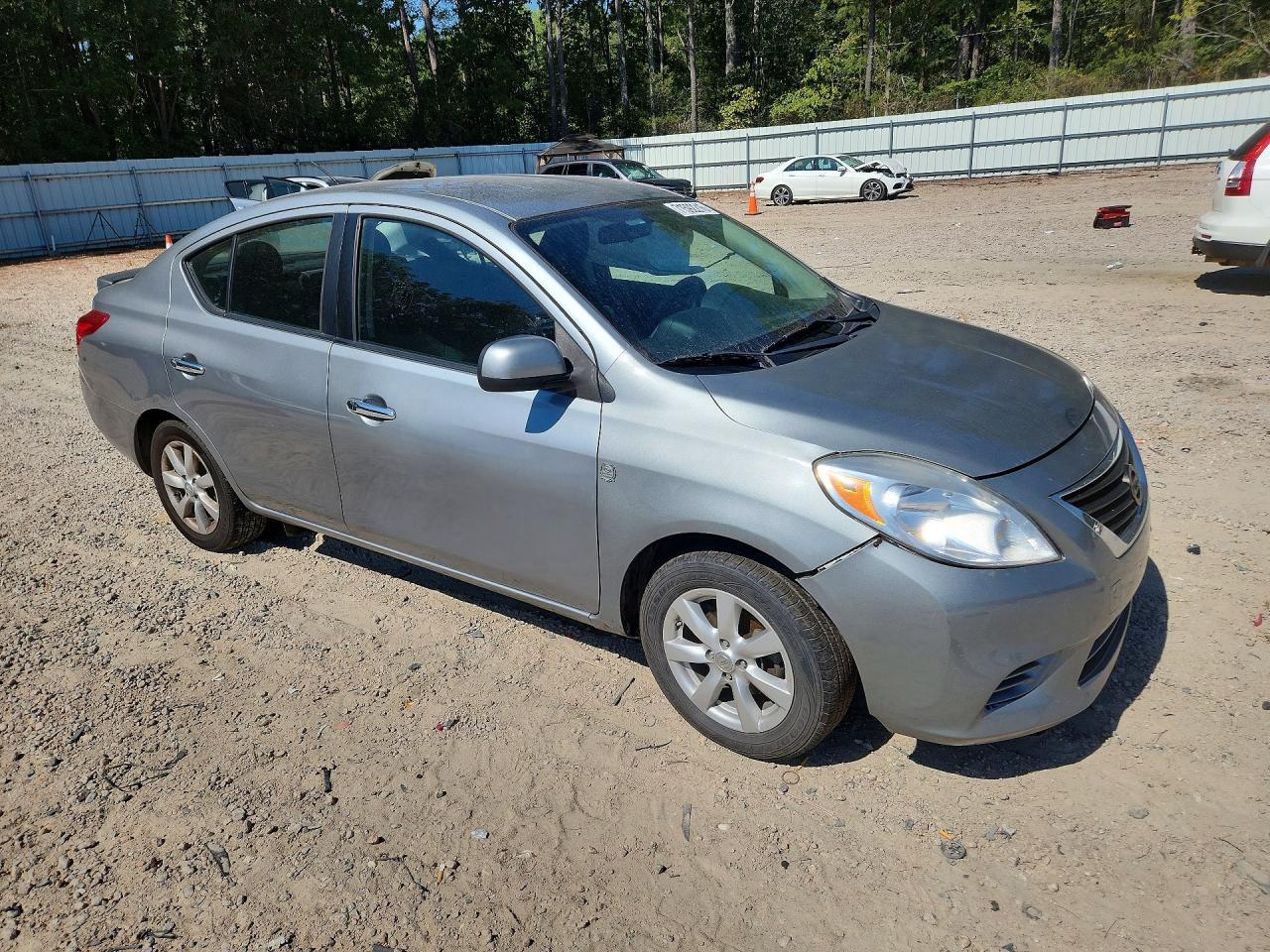 2013 Nissan Versa 1.6 S - Image 4