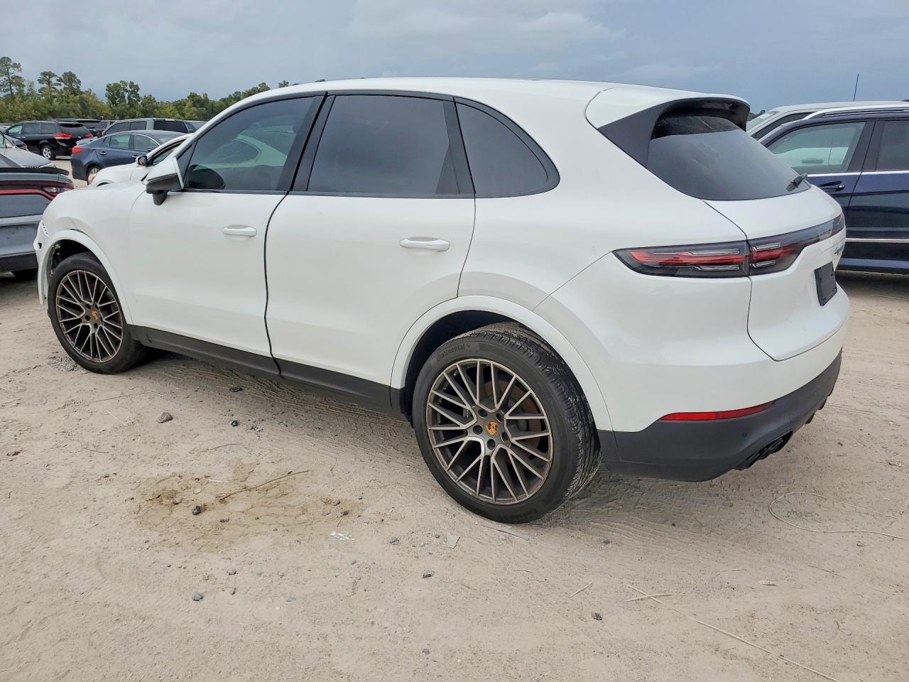 2023 Porsche Cayenne Platinum Edition - Image 2