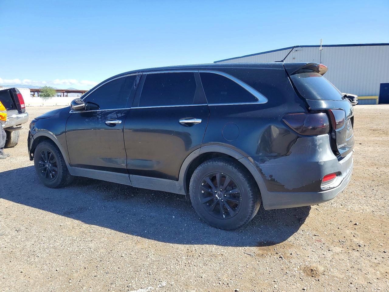 2020 Kia Sorento S - Image 2