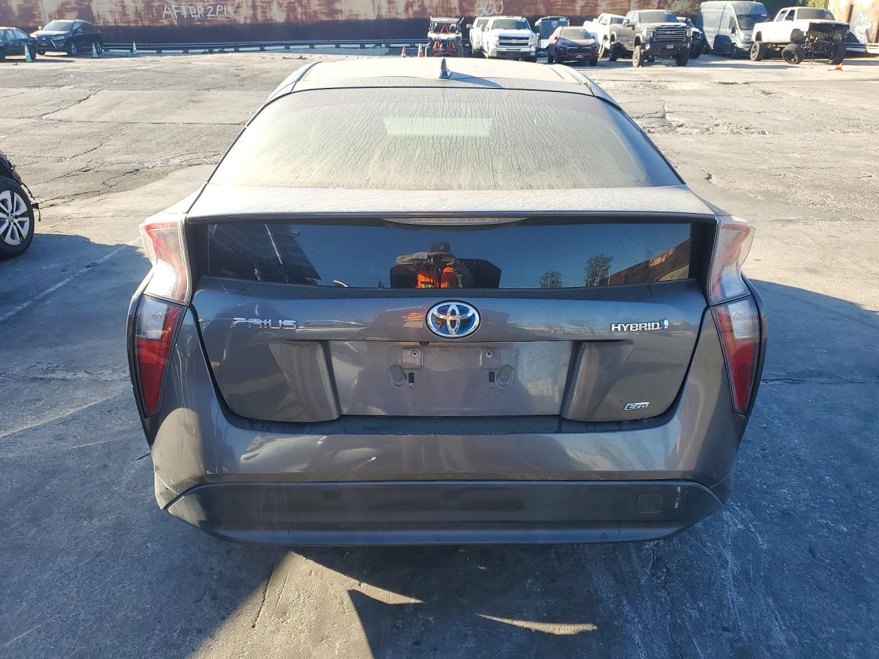 2016 Toyota Prius Two Eco - Фото 6