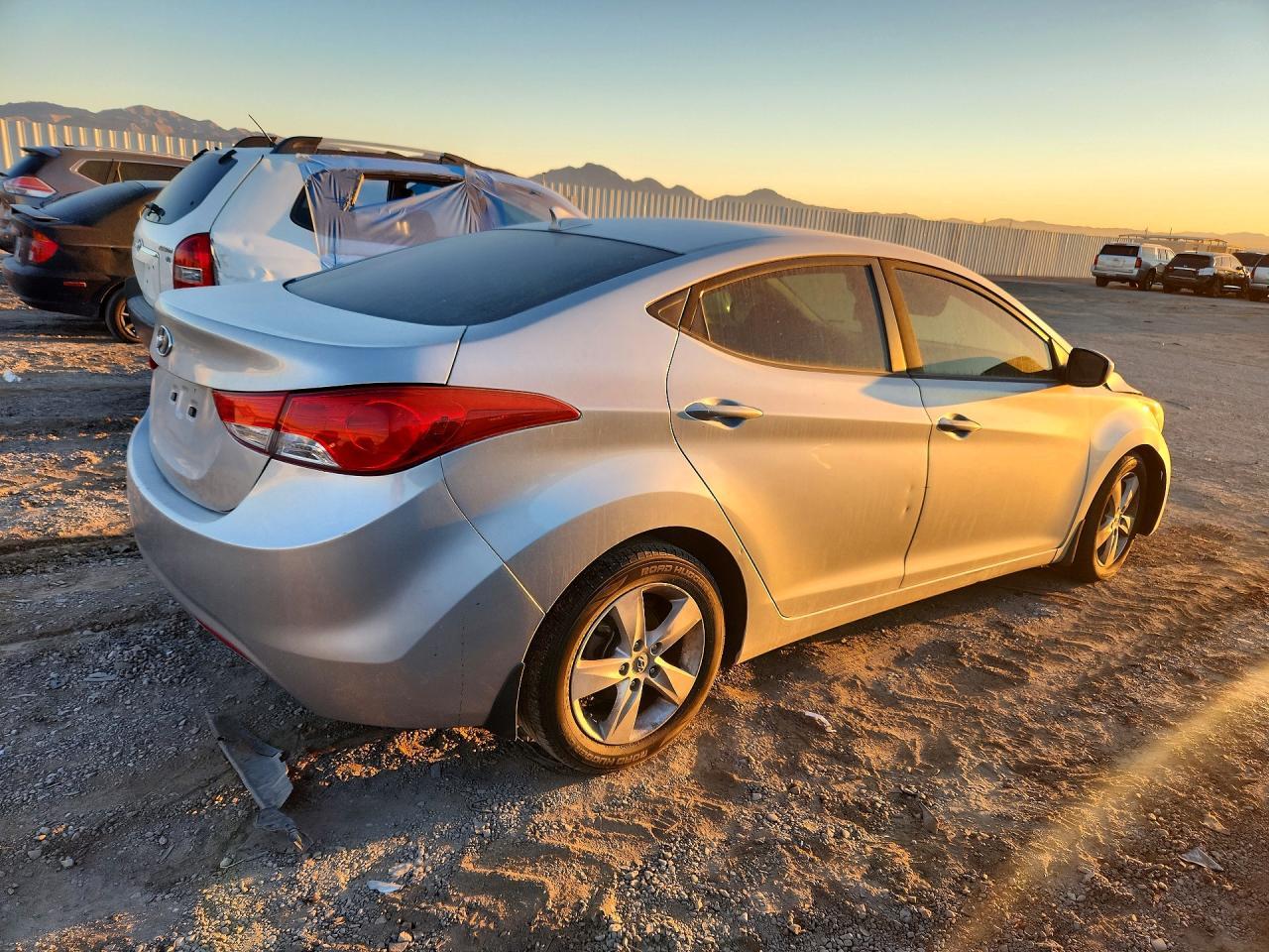 2013 Hyundai Elantra Gls - Image 3