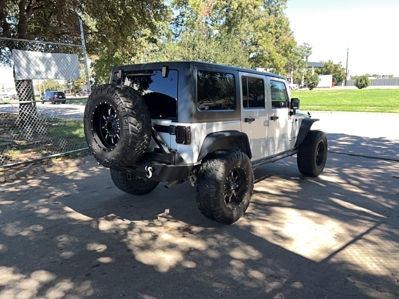 2015 Jeep Wrangler Unlimited Rubicon - Image 4