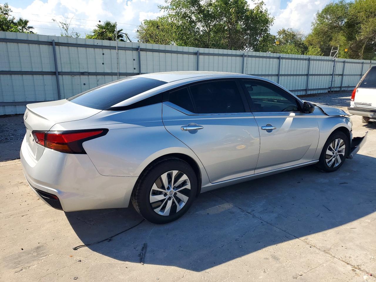 2024 Nissan Altima S - Фото 3