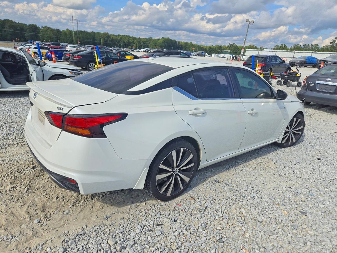 2020 Nissan Altima Sr - Фото 3