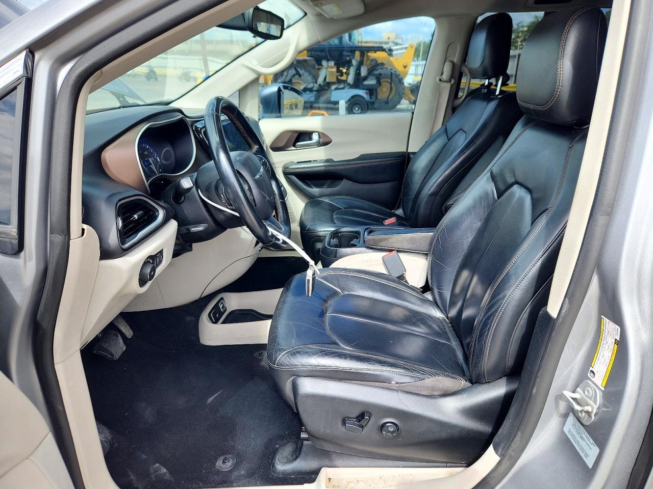 2017 Chrysler Pacifica Touring L - Image 7