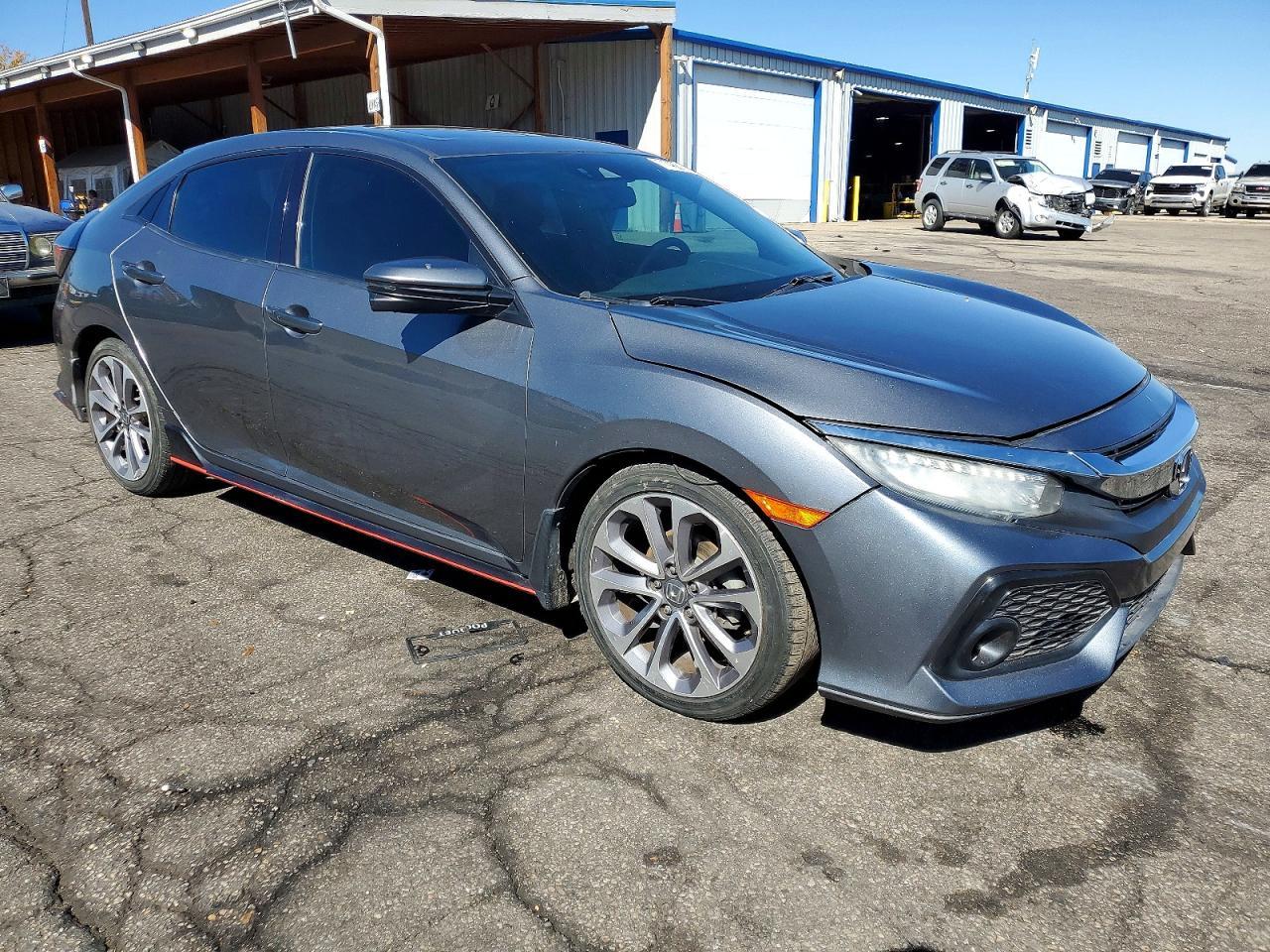 2018 Honda Civic Sport Touring - Image 4