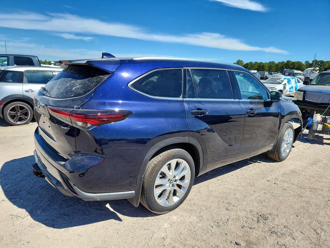 2026 Toyota Highlander Hybrid Limited - Image 3