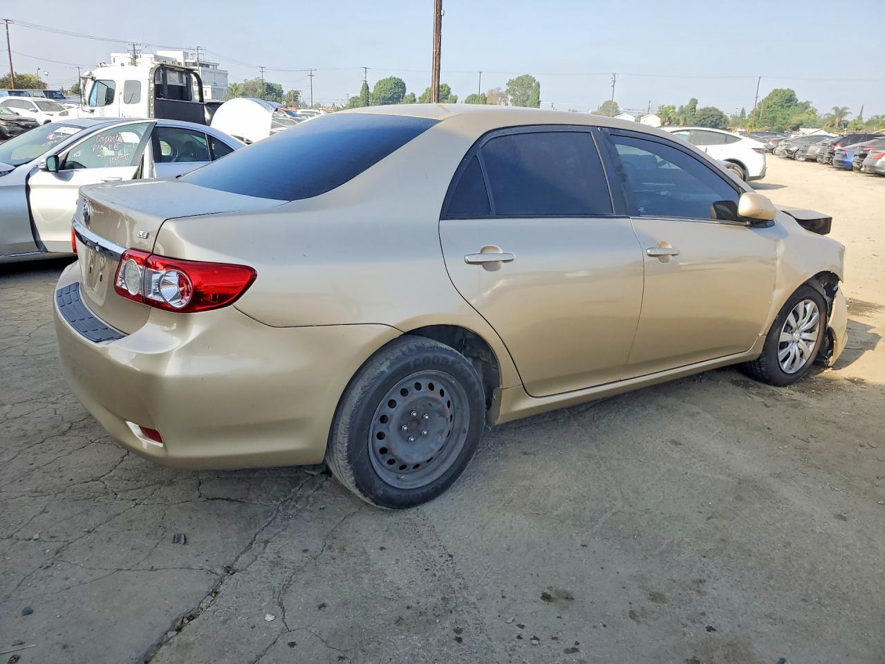 2013 Toyota Corolla Le - Фото 3