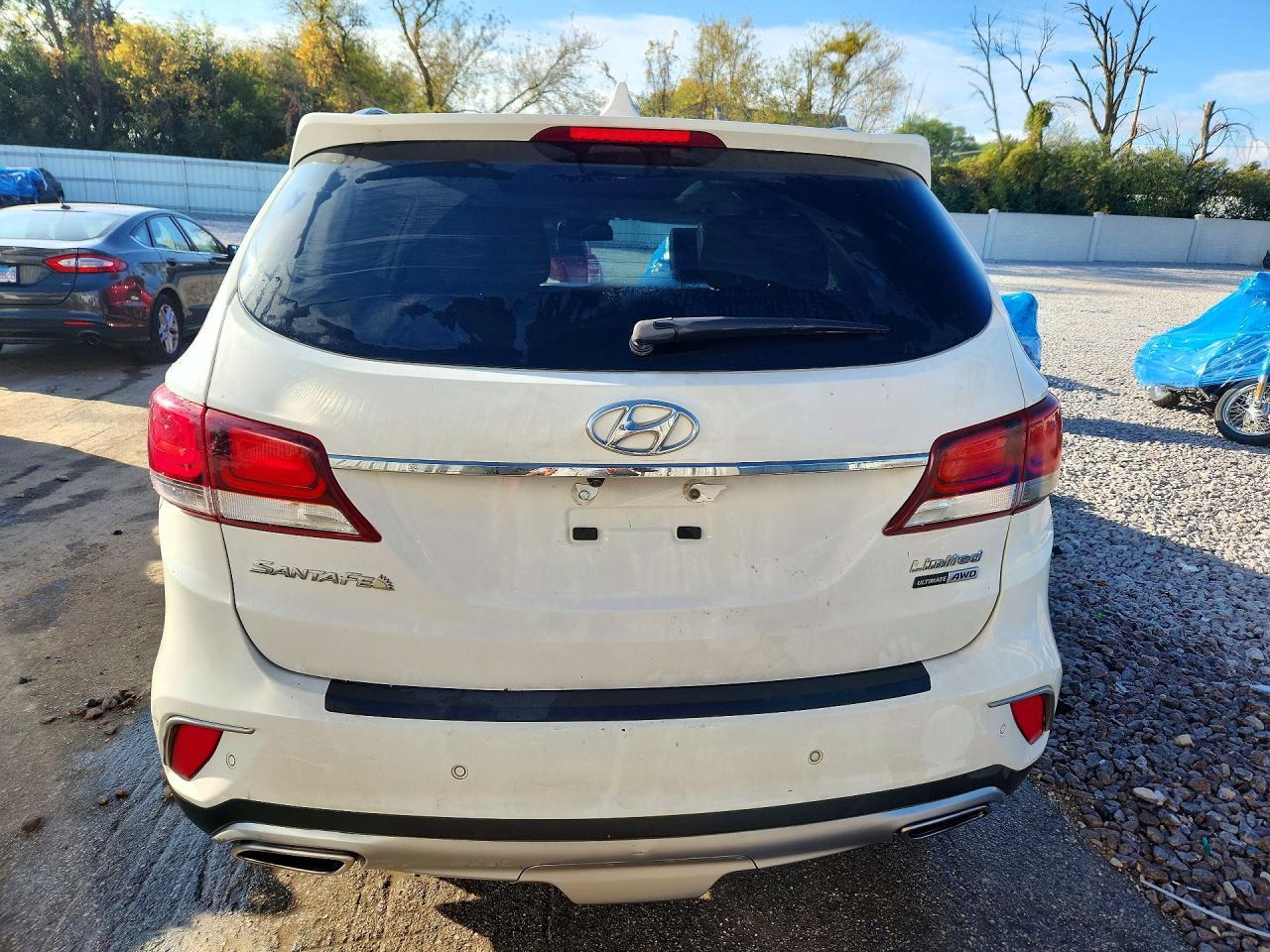 2017 Hyundai Santa Fe Limited Ultimate - Image 6