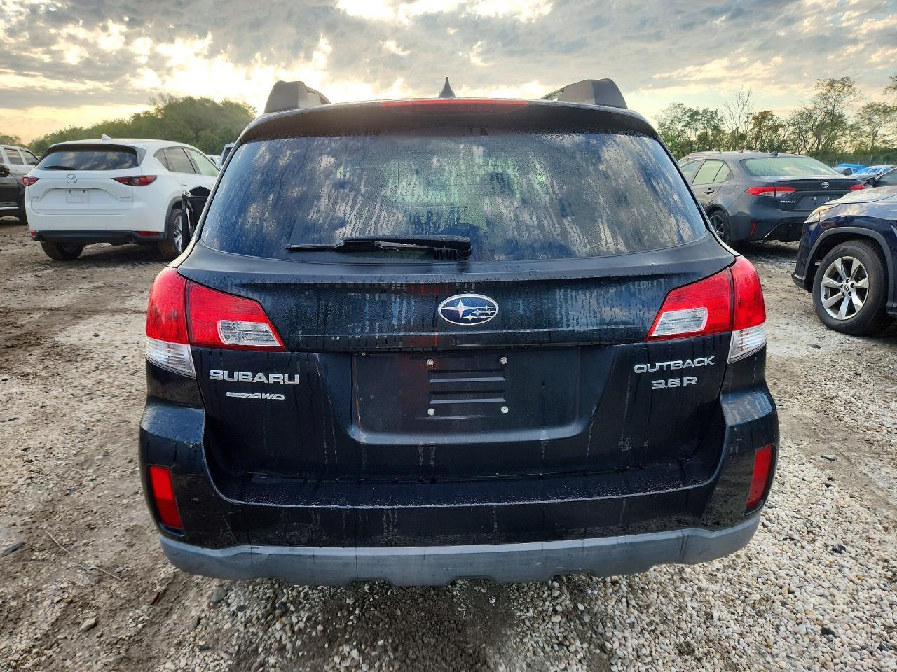 2012 Subaru Outback 3.6R Limited - Фото 6