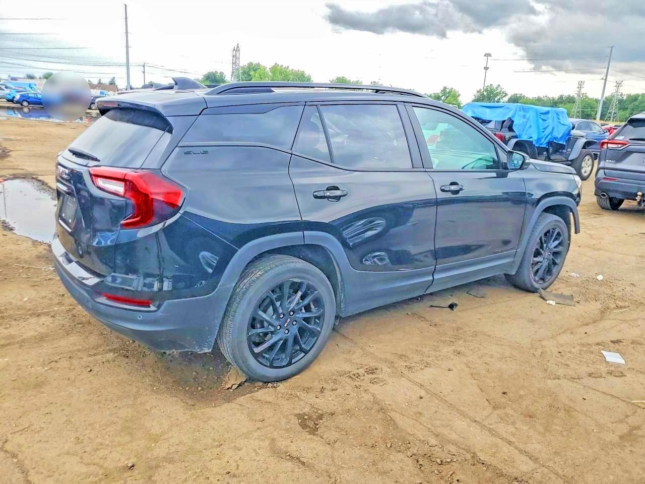 2024 GMC Terrain Sle - Image 3