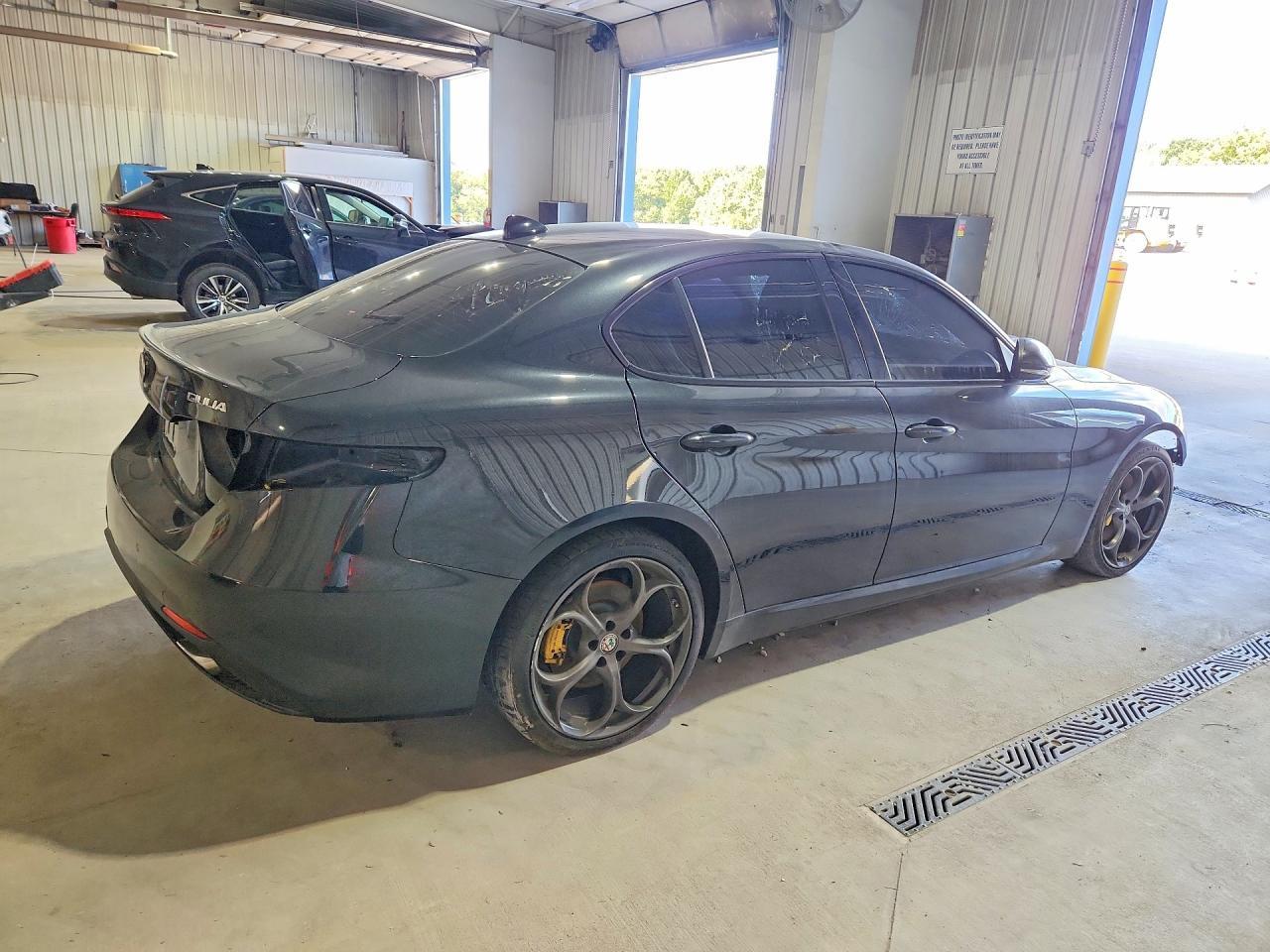 2018 Alfa Romeo Giulia Ti Q4 - Фото 3