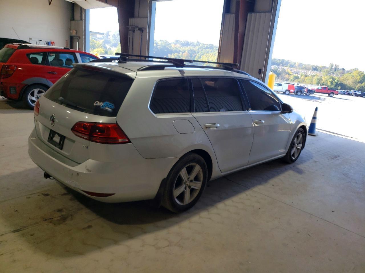2015 Volkswagen Golf Sportwagen Tdi S - Фото 3