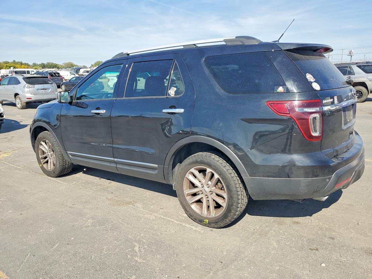 2015 Ford Explorer Xlt - Image 2
