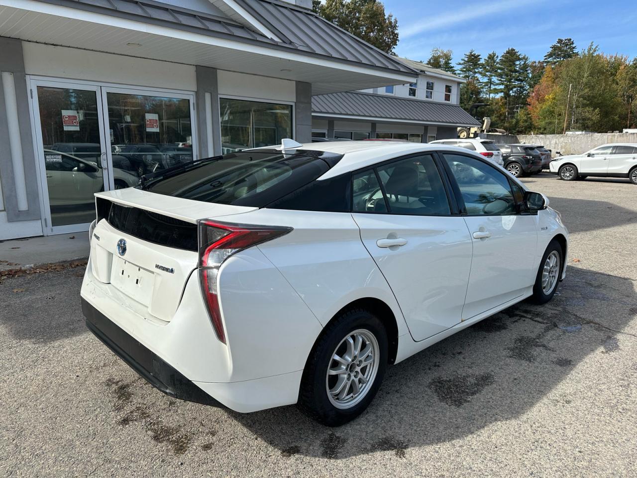 2016 Toyota Prius Four - Image 4