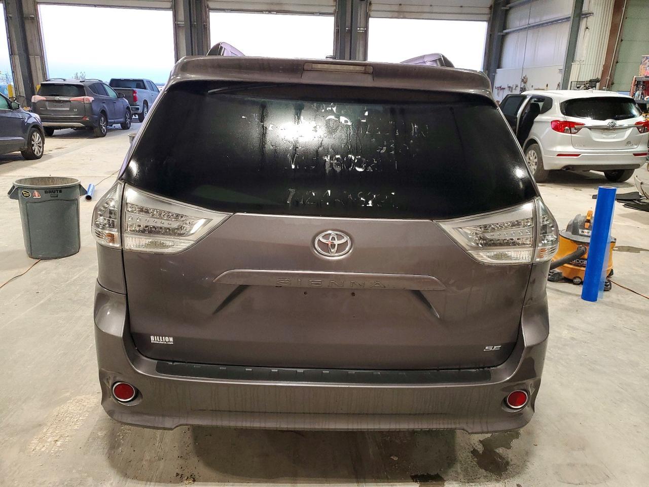 2014 Toyota Sienna Se 8-Passenger - Фото 6