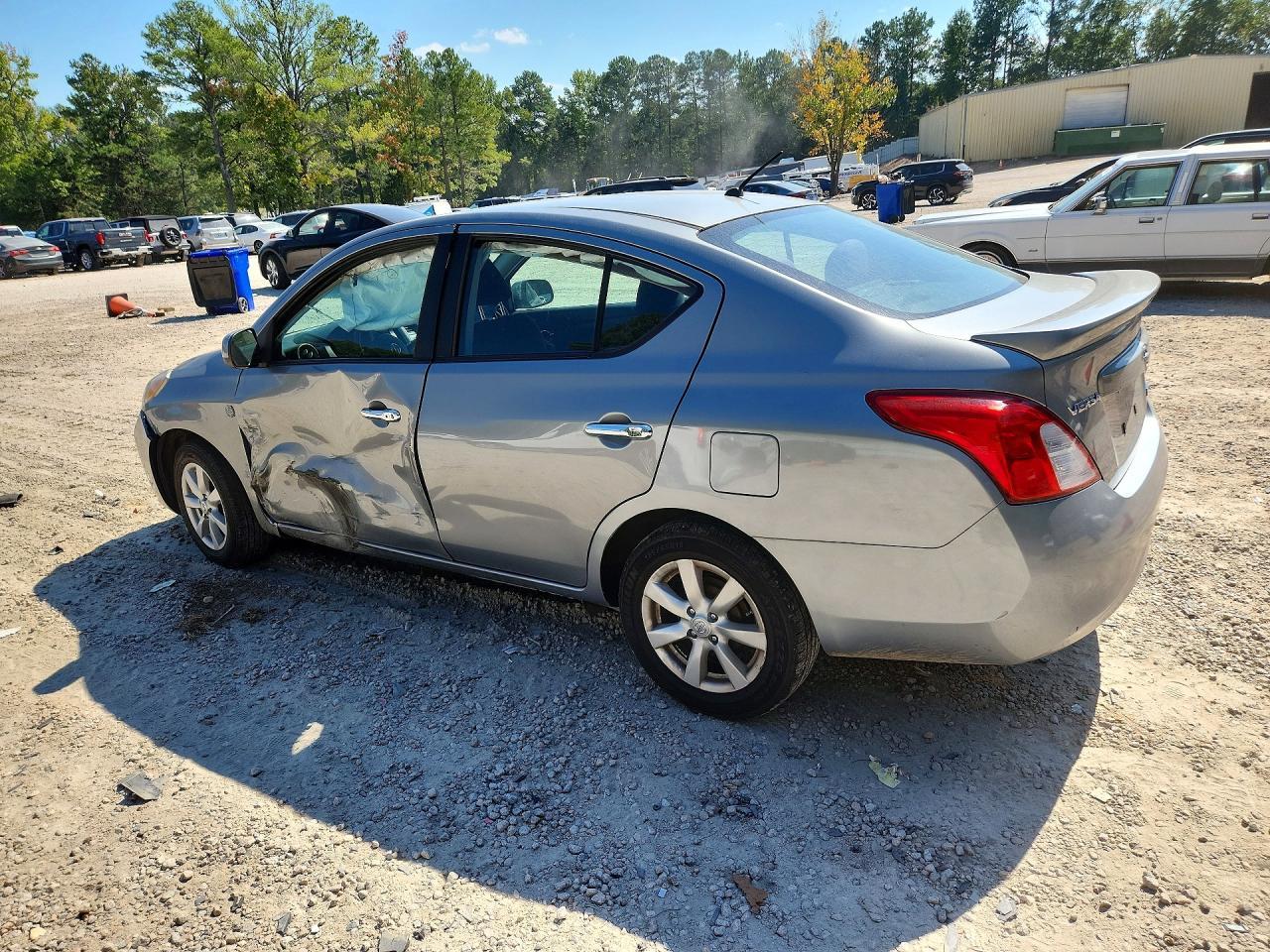 2013 Nissan Versa 1.6 S - Image 2
