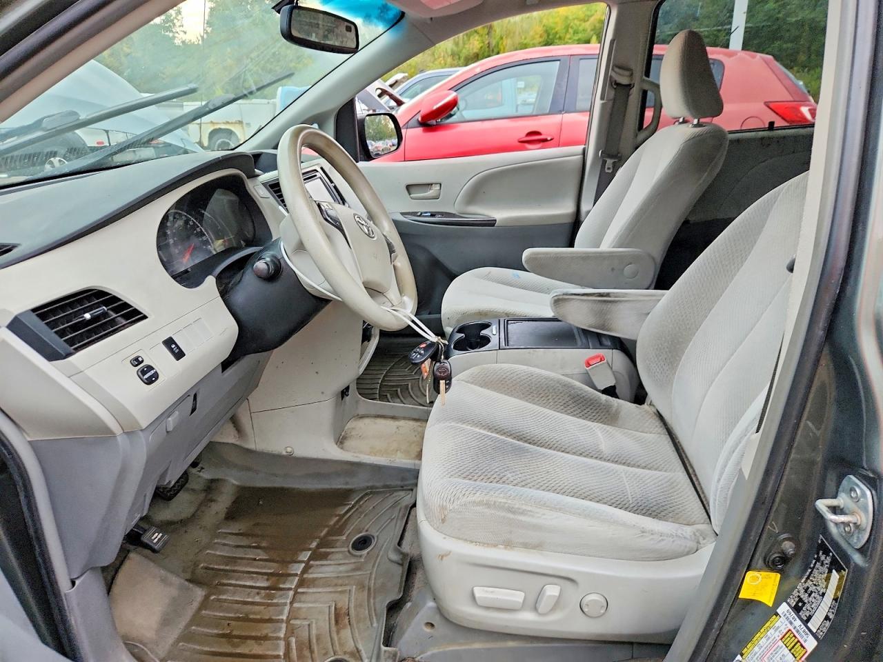 2013 Toyota Sienna Le 7-Passenger - Фото 7