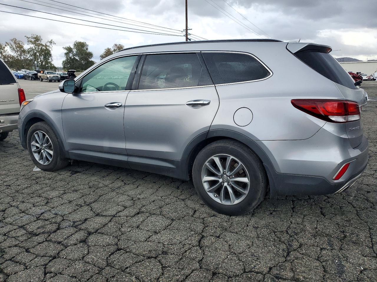 2018 Hyundai Santa Fe Se - Image 2