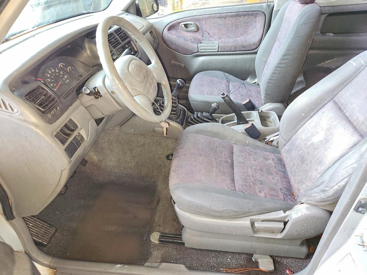 1999 Chevrolet Tracker - Фото 7