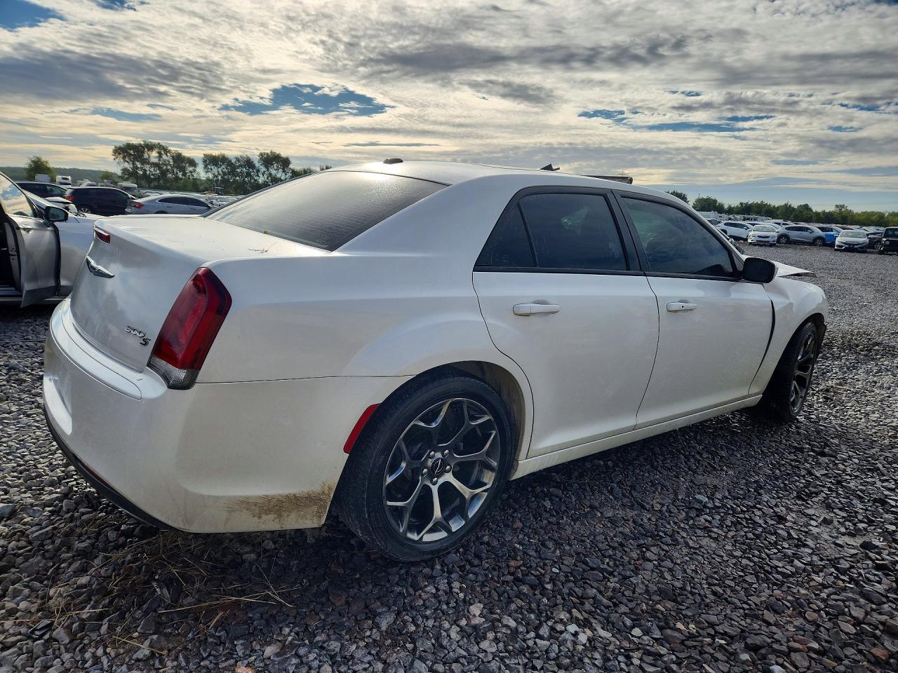 2015 Chrysler 300 S - Фото 3