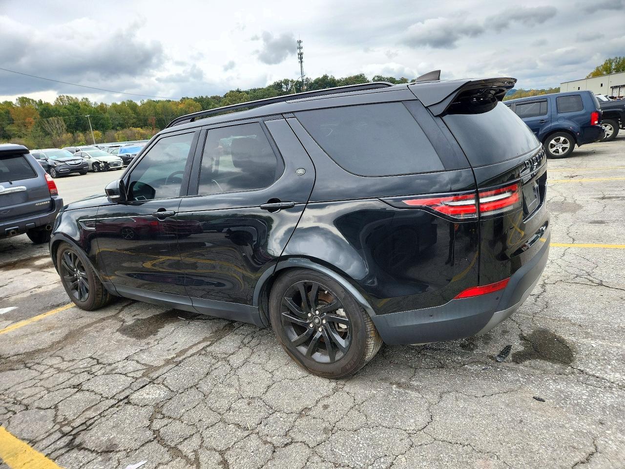 2017 Land Rover Discovery Hse Luxury - Image 2
