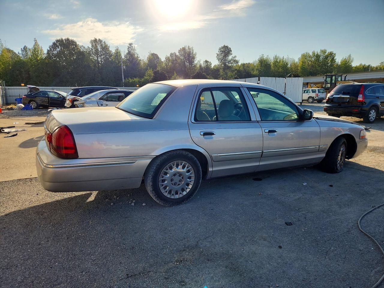 2004 Mercury Grand Marquis Gs - Фото 3