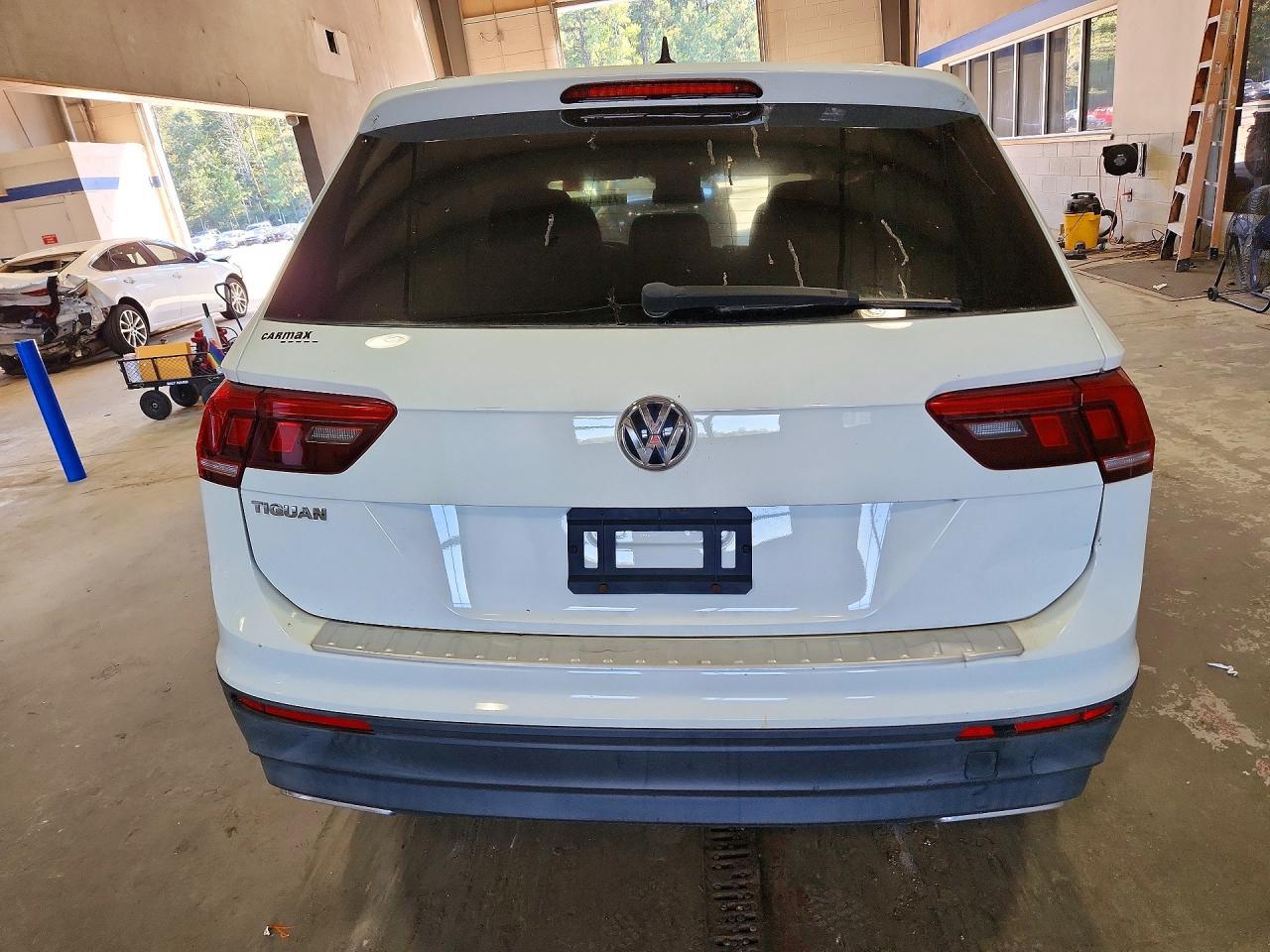 2020 Volkswagen Tiguan S - Фото 6