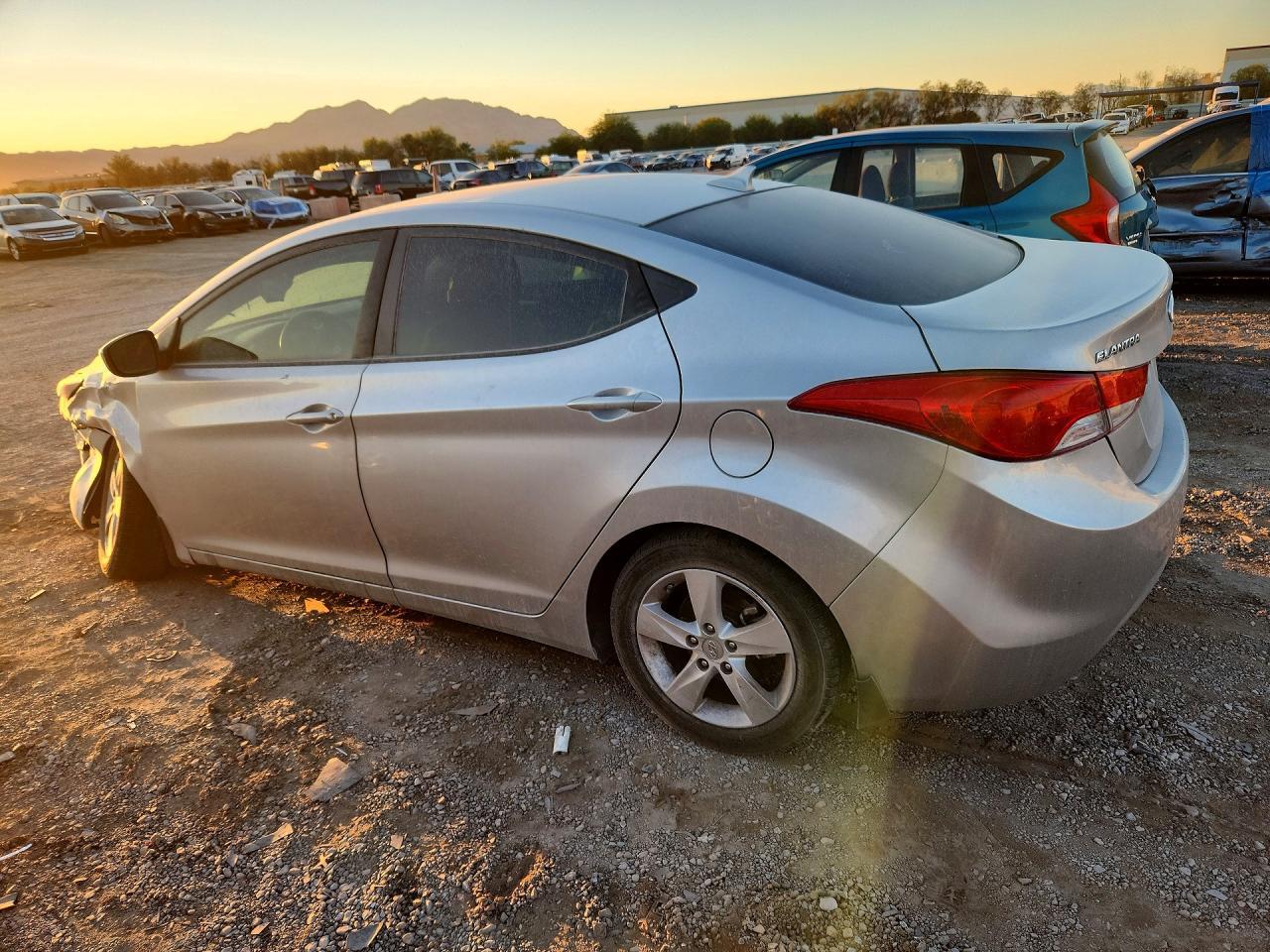 2013 Hyundai Elantra Gls - Image 2
