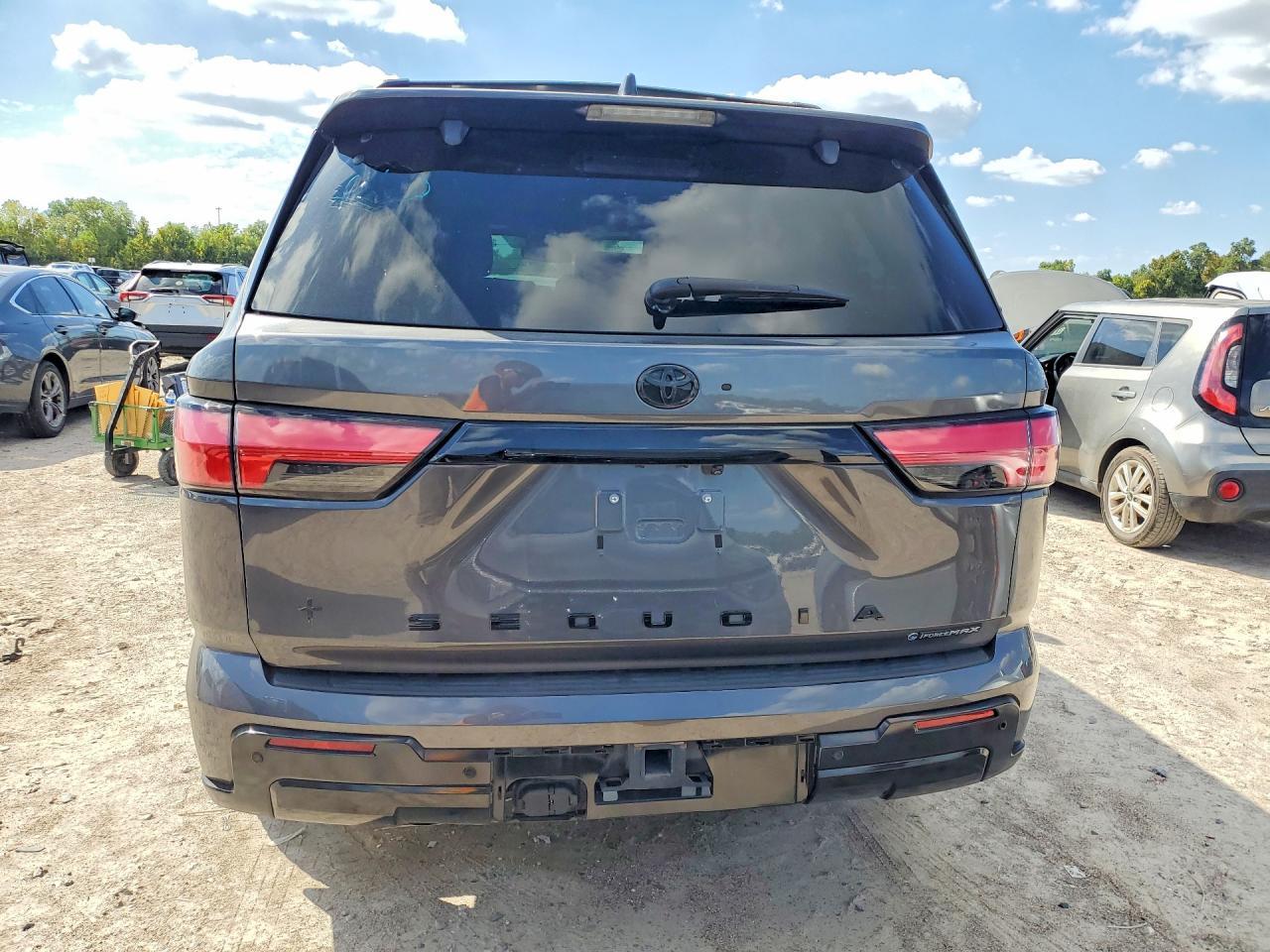 2026 Toyota Sequoia Platinum - Фото 6