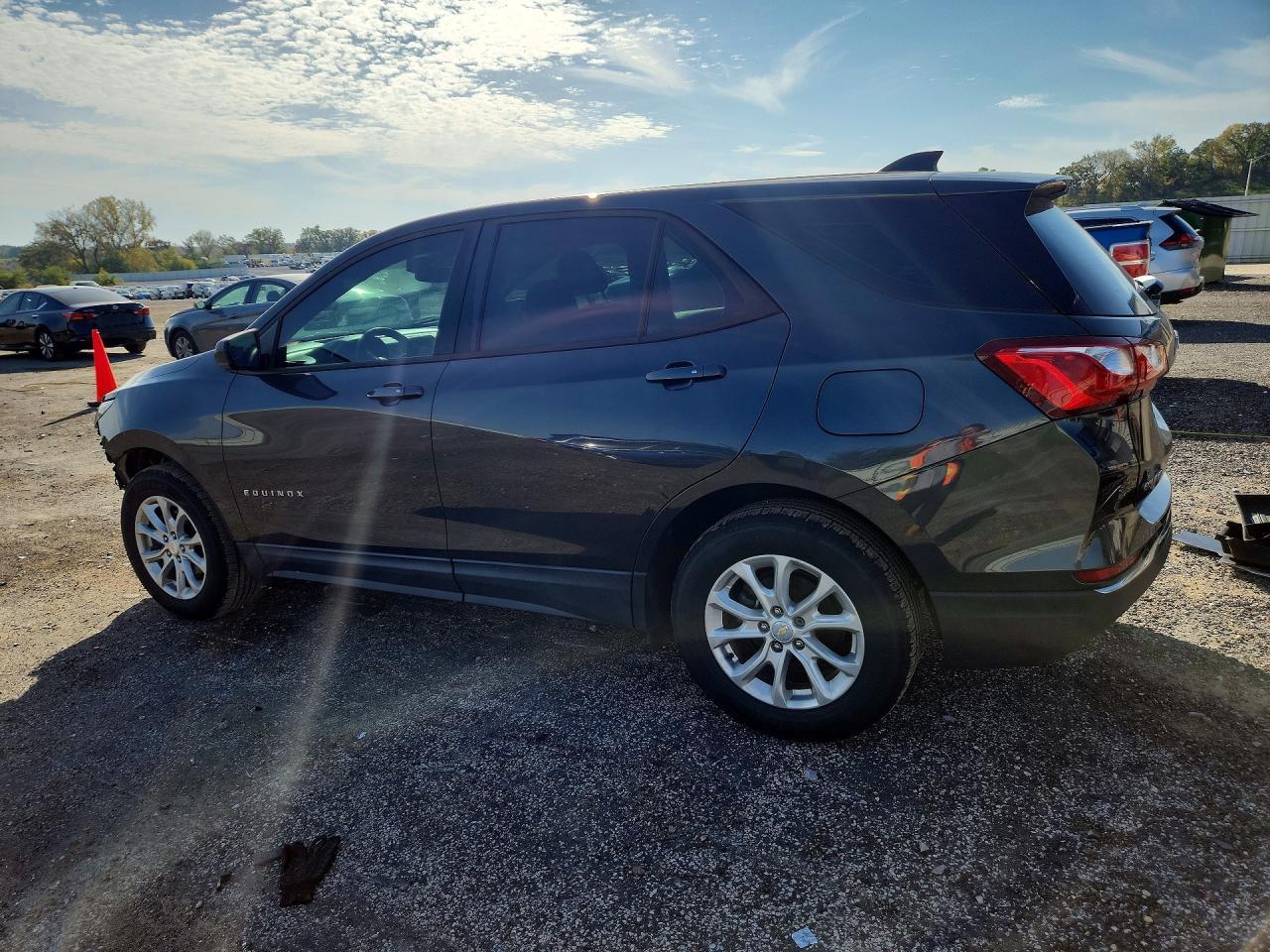 2018 Chevrolet Equinox Ls - Фото 2