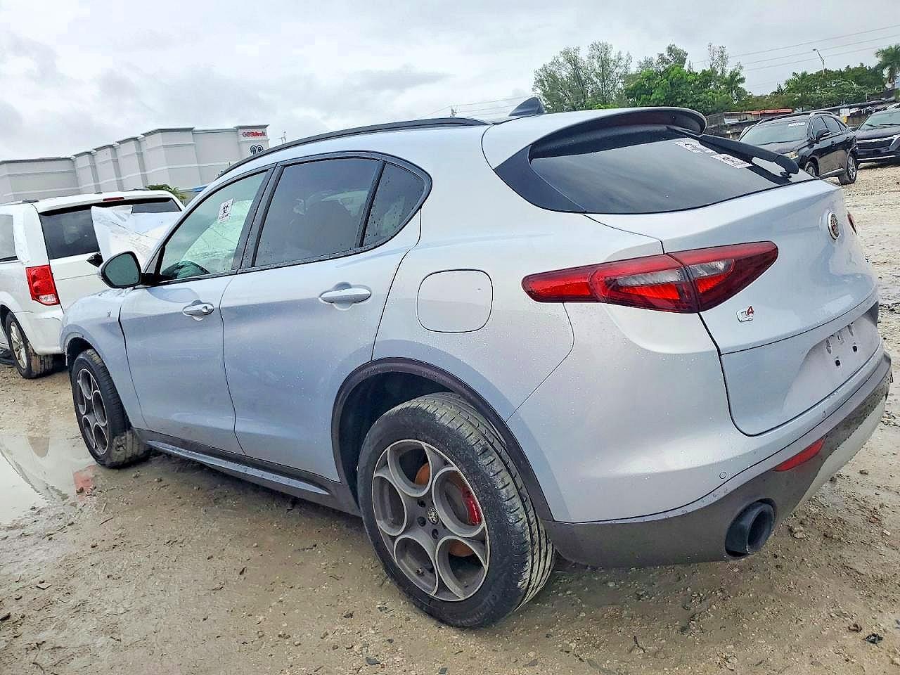 2022 Alfa Romeo Stelvio Ti - Фото 2