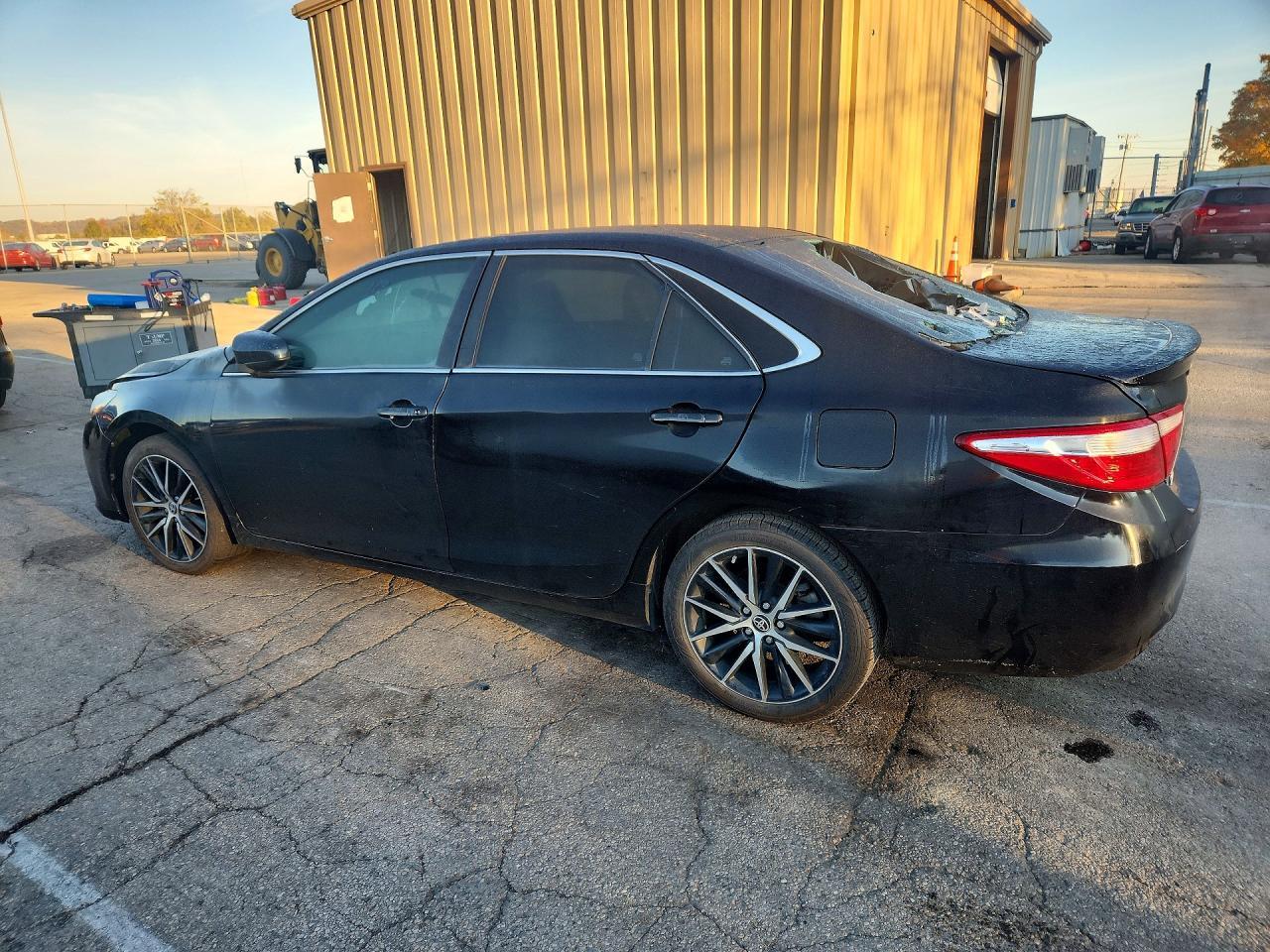 2017 Toyota Camry Se - Фото 2