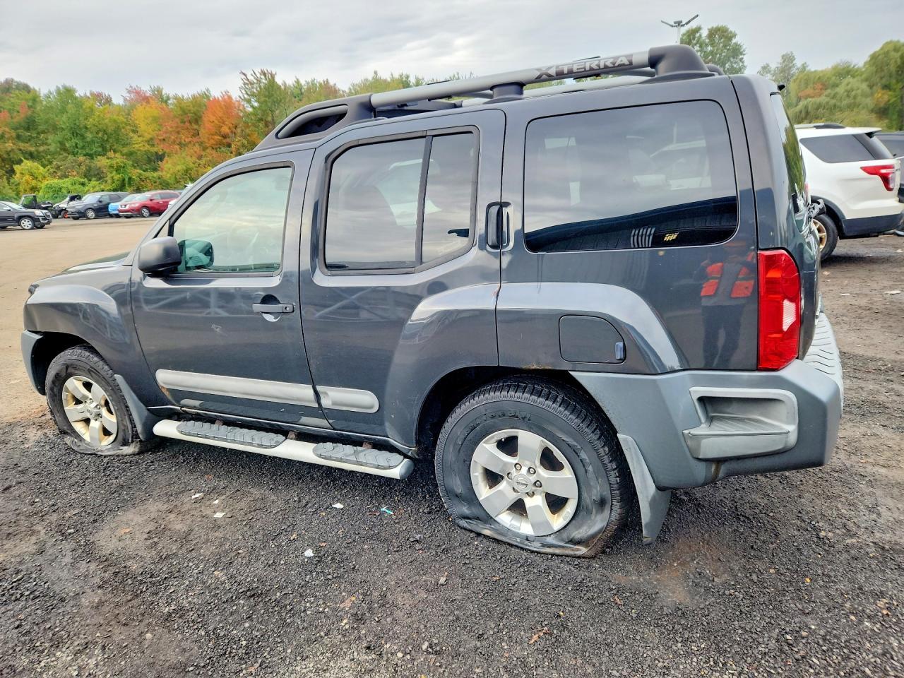 2012 Nissan Xterra X - Image 2