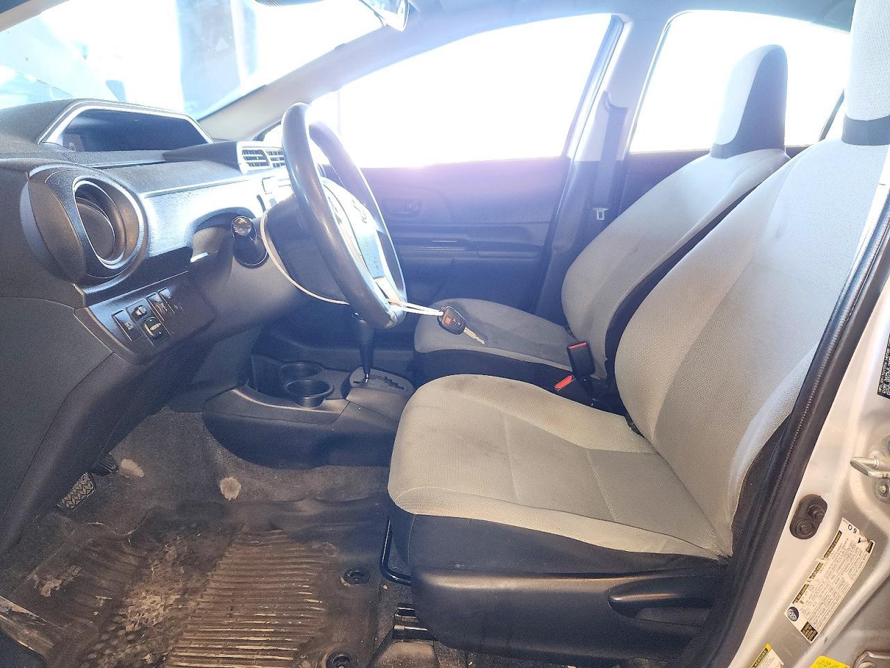 2017 Toyota Prius C One - Image 7