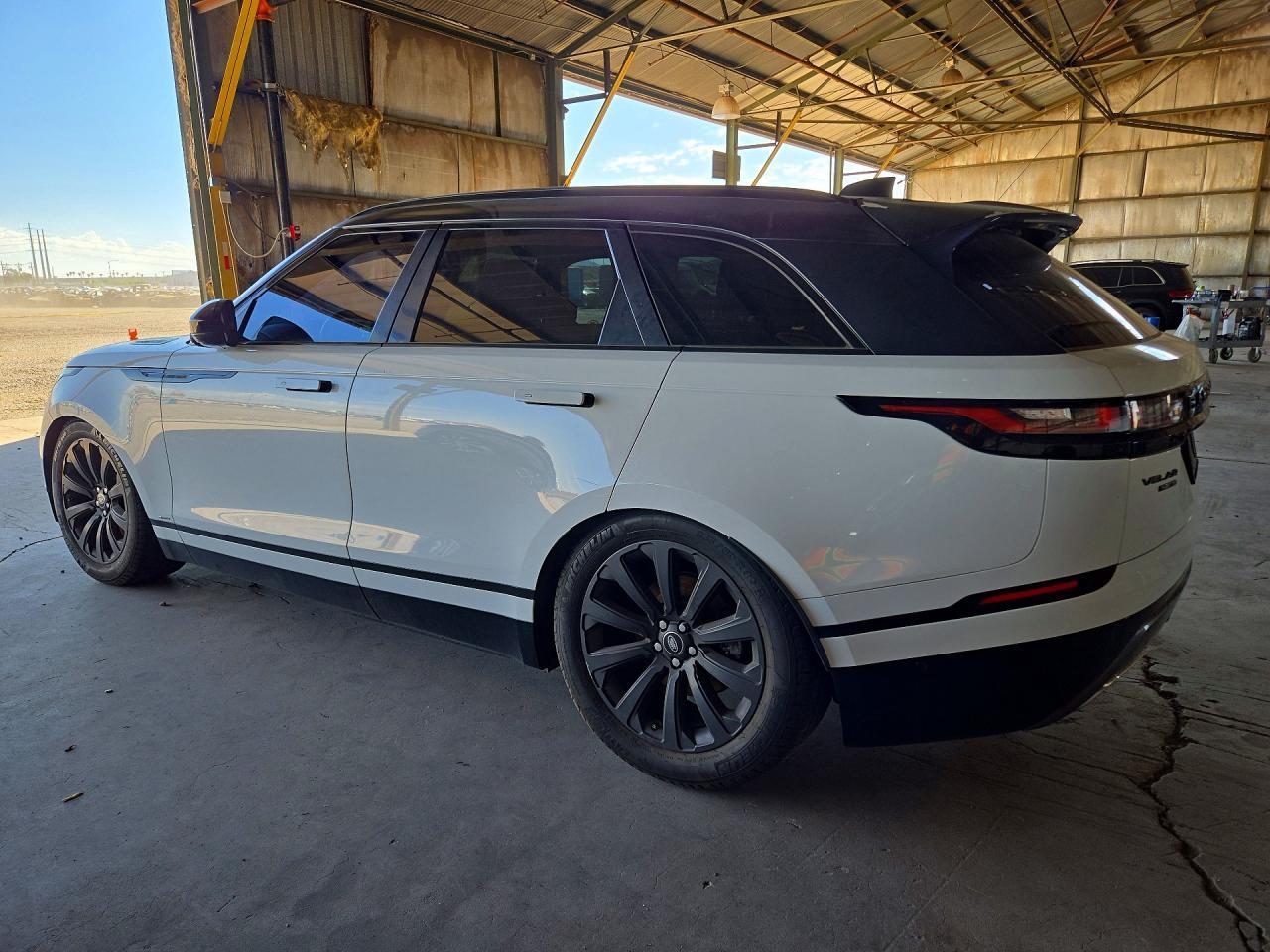 2018 Land Rover Range Rover Velar R-Dynamic Se - Image 2