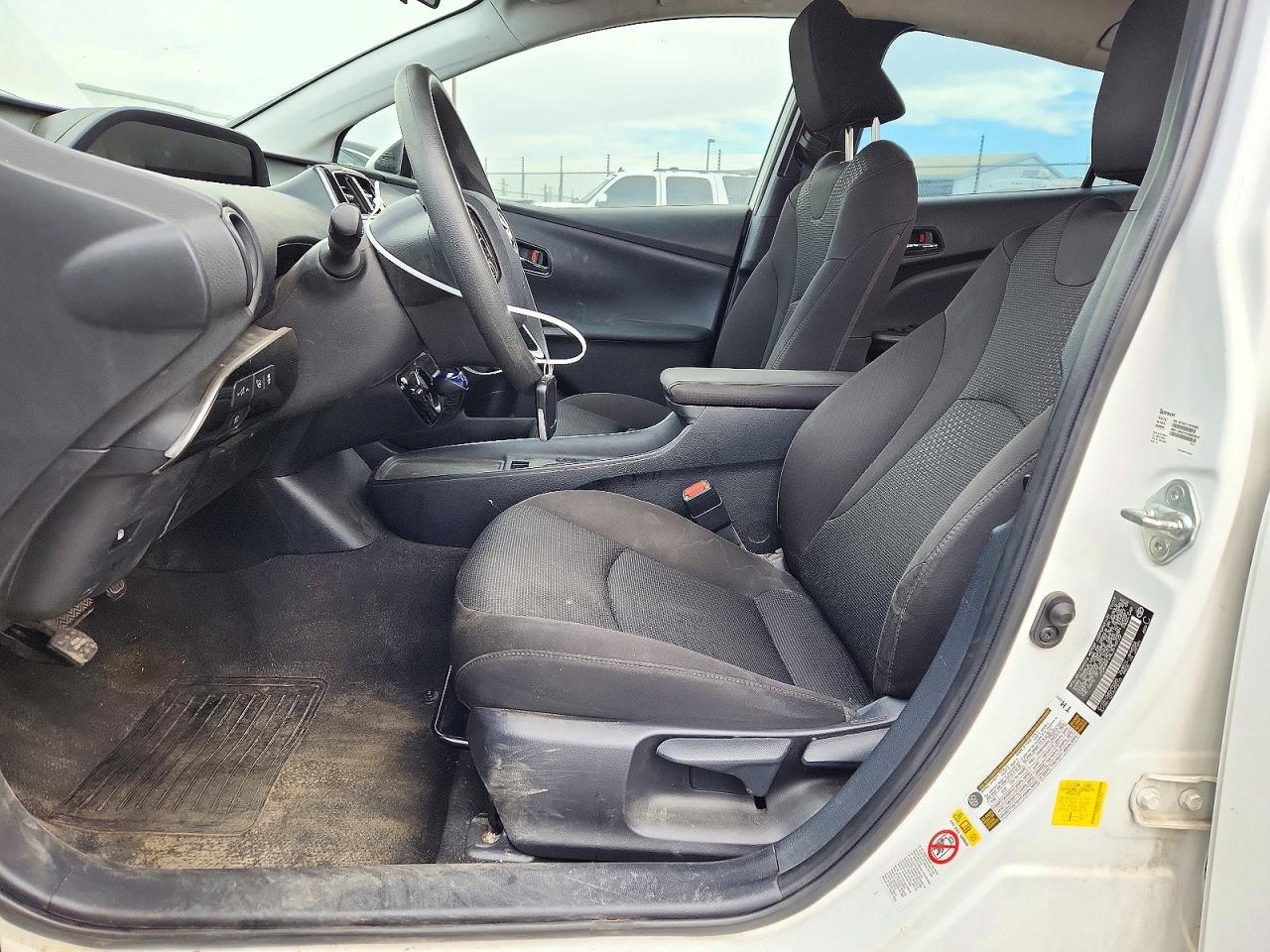2020 Toyota Prius Le - Фото 7